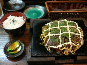 Modern_yaki,_rice_and_tsukemono_by_hirotomo_in_Osaka
